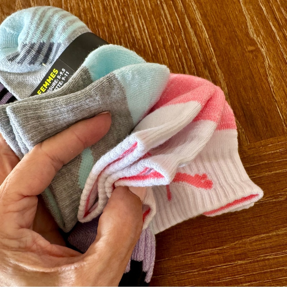 BUNDLE ME! 1 set of 6 pairs Puma athletic socks for women - Picture 5 of 7